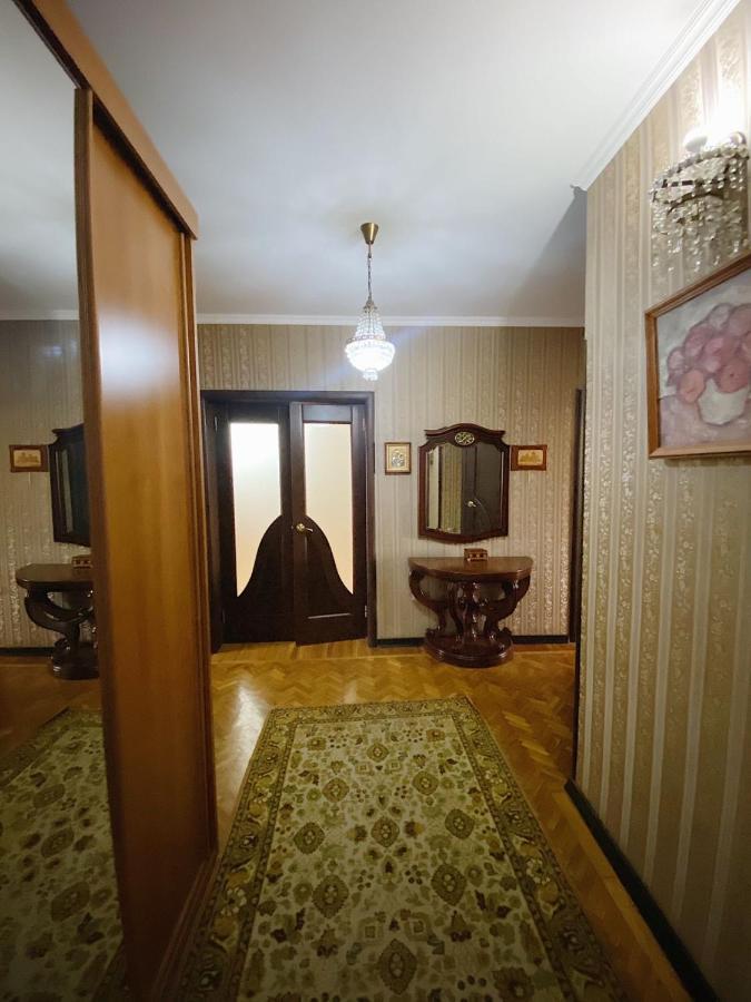 Большая Четырехкомнатная Квартира С Двумя Балконами У Моря В Центре Сухума,В Абхазии Sukhumi Exterior foto